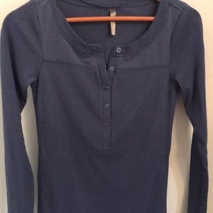 Thyme Maternity size s- Lilac Blue Top